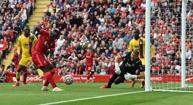 Mane mở tỉ số cho Liverpool.
