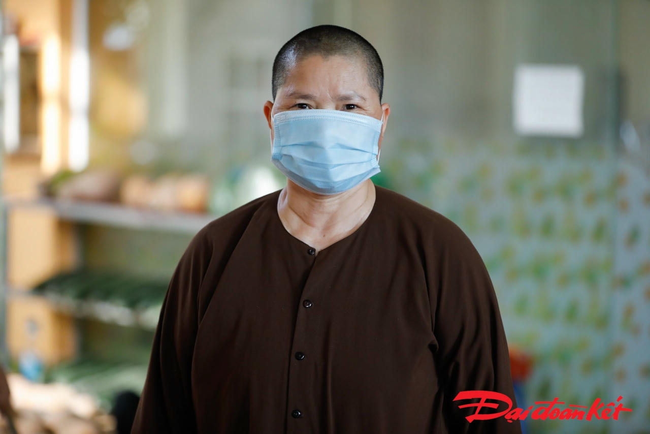 Sư thầy Thích Đàm Hoài - trụ trì chùa Đống - Phúc Long Tự (Xã Vĩnh Quỳnh, huyện Thanh Trì). Ảnh: Quang Vinh.