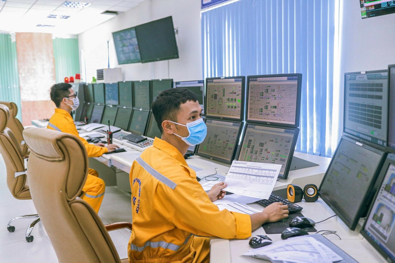 Người lao động tại trung tâm Điều độ Khí Việt Nam.