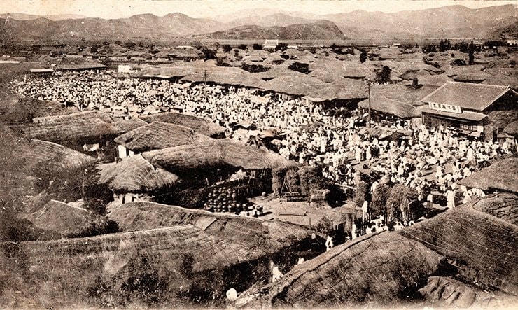 Chợ Daegu vào đầu thế kỷ 20. Ảnh: Korea Times.