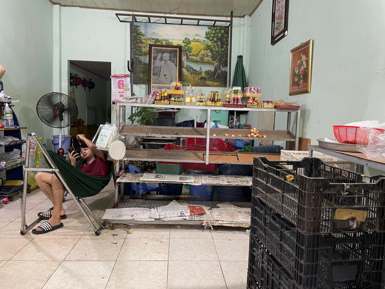 Nhiều nơi hết hàng nên đóng cửa sớm.