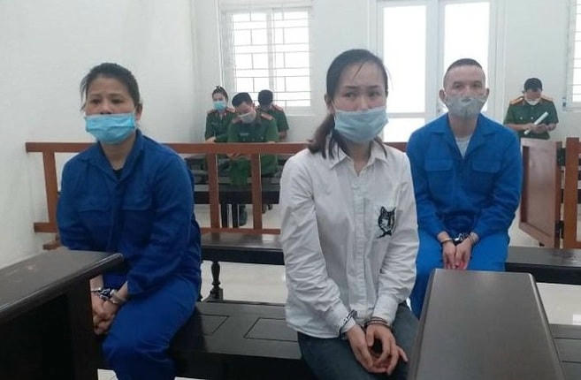 Các bị cáo tại phiên tòa xét xử.