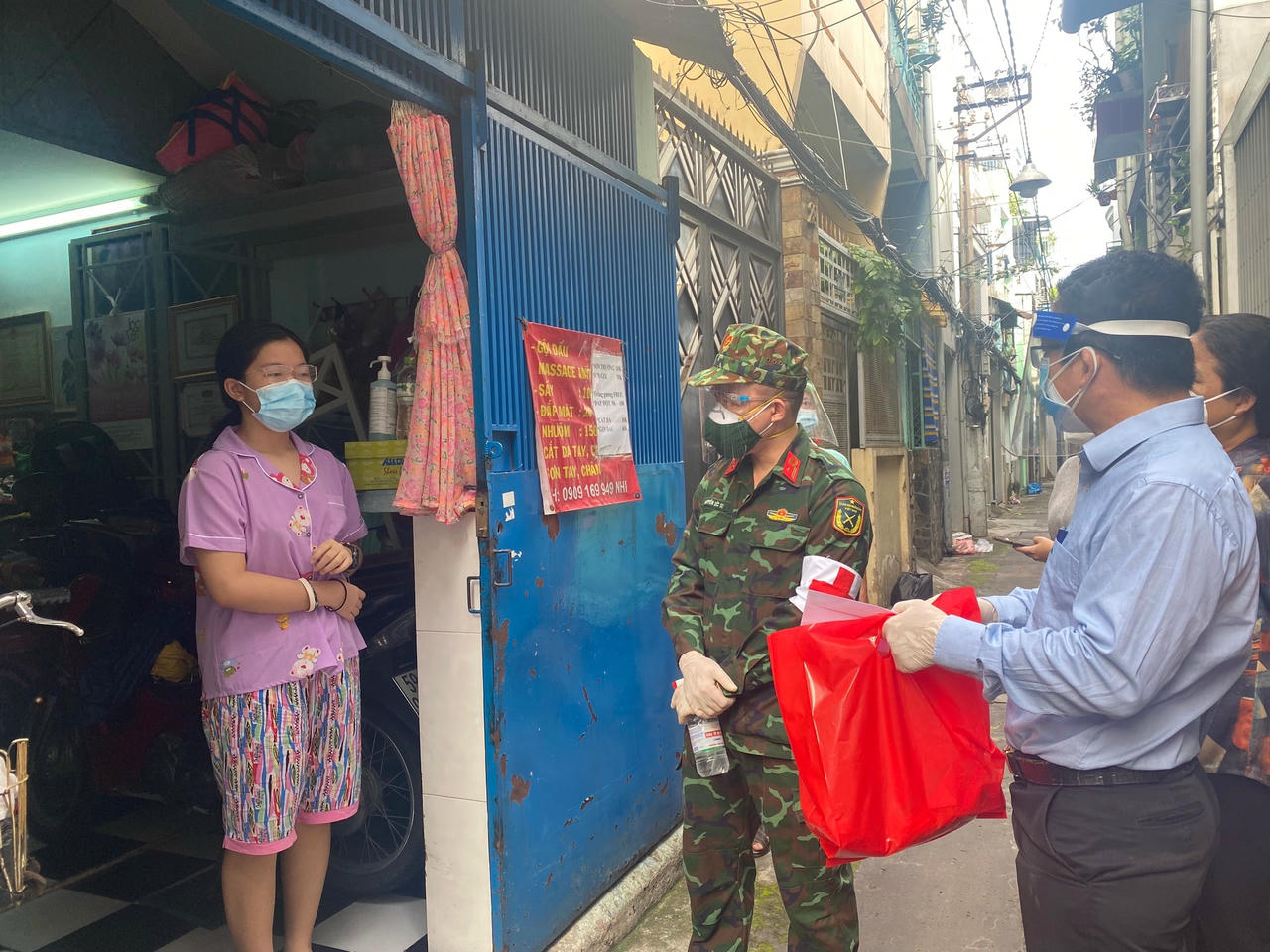 Cháu Trang Hồ Loan Mai mẹ bị mất do Covid-19 hiện đang sống cùng bà nội. Ảnh: Nguyên Vũ.