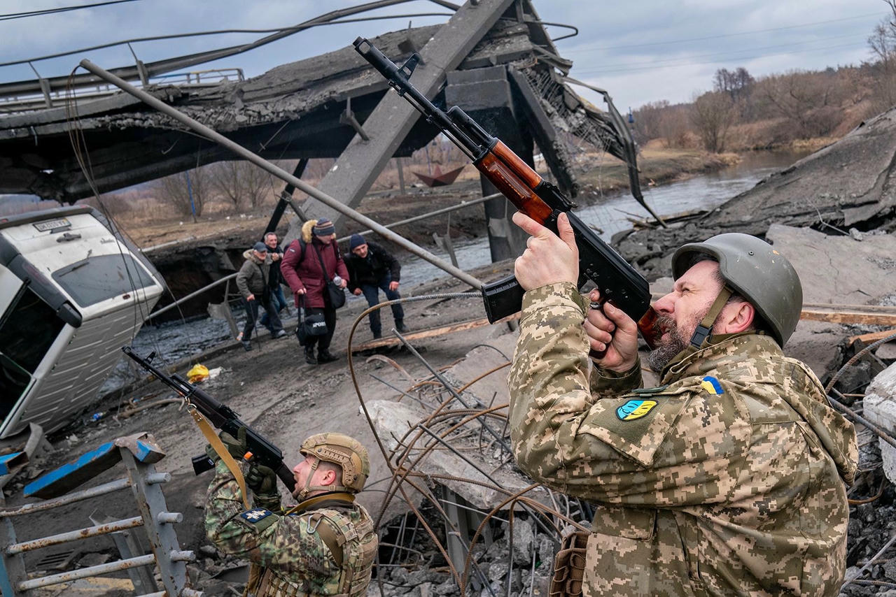 Binh sĩ Ukraine tại Irpin, ngoại ô thủ đô Kiev, Ukraine. Ảnh: CNN.