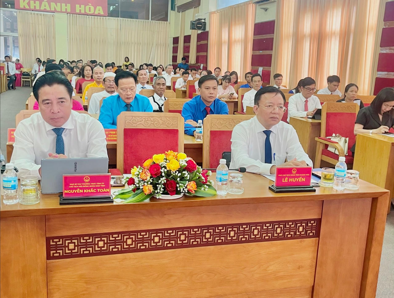 Ông Nguyễn Khắc Toàn, Phó Bí Thư Thường trực Tỉnh Ủy , Chủ tịch HĐND tỉnh Khánh Hòa tham dự hội nghị (ảnh Thùy Trang)