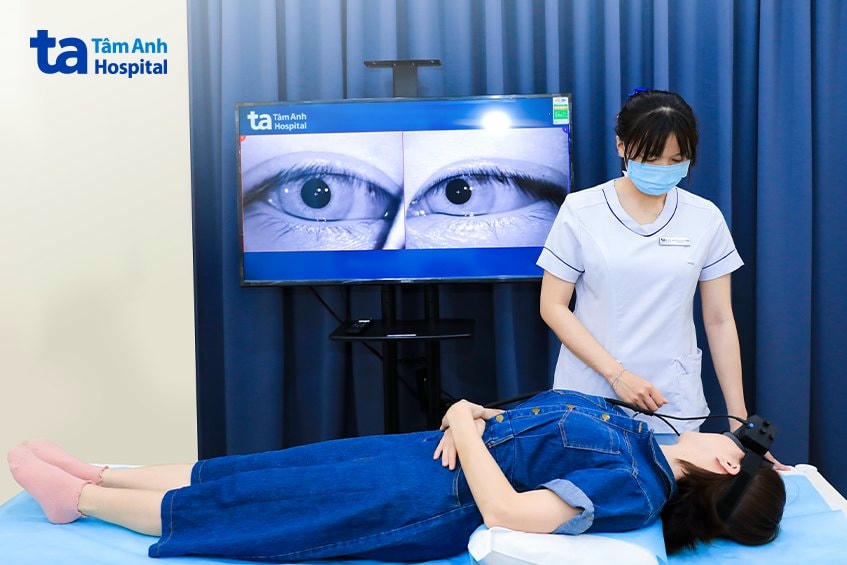 kiem-tra-phan-xa-mat.jpg