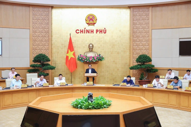 Thủ tướng Chính phủ yêu cầu các bộ trưởng, thủ trưởng cơ quan ngang bộ tập trung trí tuệ, thời gian, công sức, kinh nghiệm cho công tác xây dựng pháp luật, hoàn thiện thể chế - Ảnh: VGP/Nhật Bắc