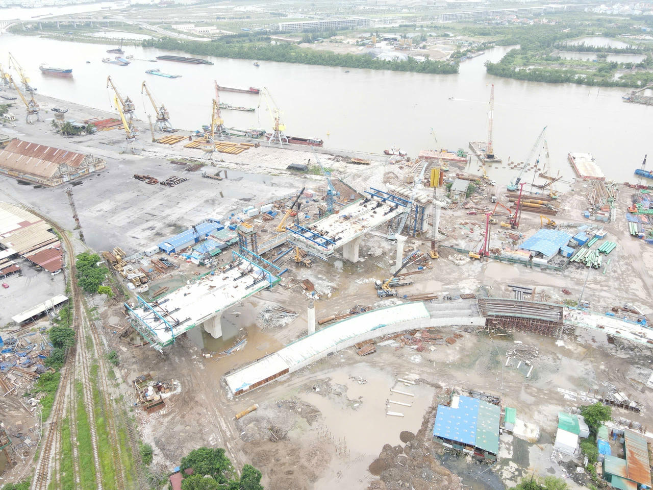 Một góc dự án xây dựng cầu Nguyễn Trãi và chỉnh trang đô thị vùng phụ cận. Ảnh:PT.
