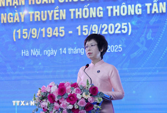 Đồng chí Vũ Việt Trang, Bí thư Đảng ủy, Tổng Giám đốc TTXVN đọc diễn văn kỷ niệm 80 năm Ngày truyền thống Thông tấn xã Việt Nam (15/9/1945-15/9/2025). (Ảnh: Lâm Khánh/TTXVN)