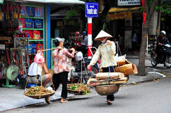 Những gánh hàng rong Hà Nội phản ánh nhịp sống, tính cách con người Hà thành: giản dị, mộc mạc, thân thiện 