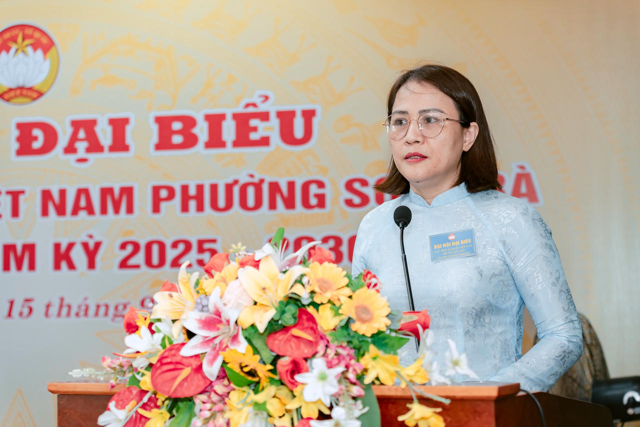 Bà Trần Thị Mẫn, Phó Chủ tịch Ủy ban Mặt trận Tổ quốc TP Đà Nẵng phát biểu tại đại hội. Ảnh: Quang Học.