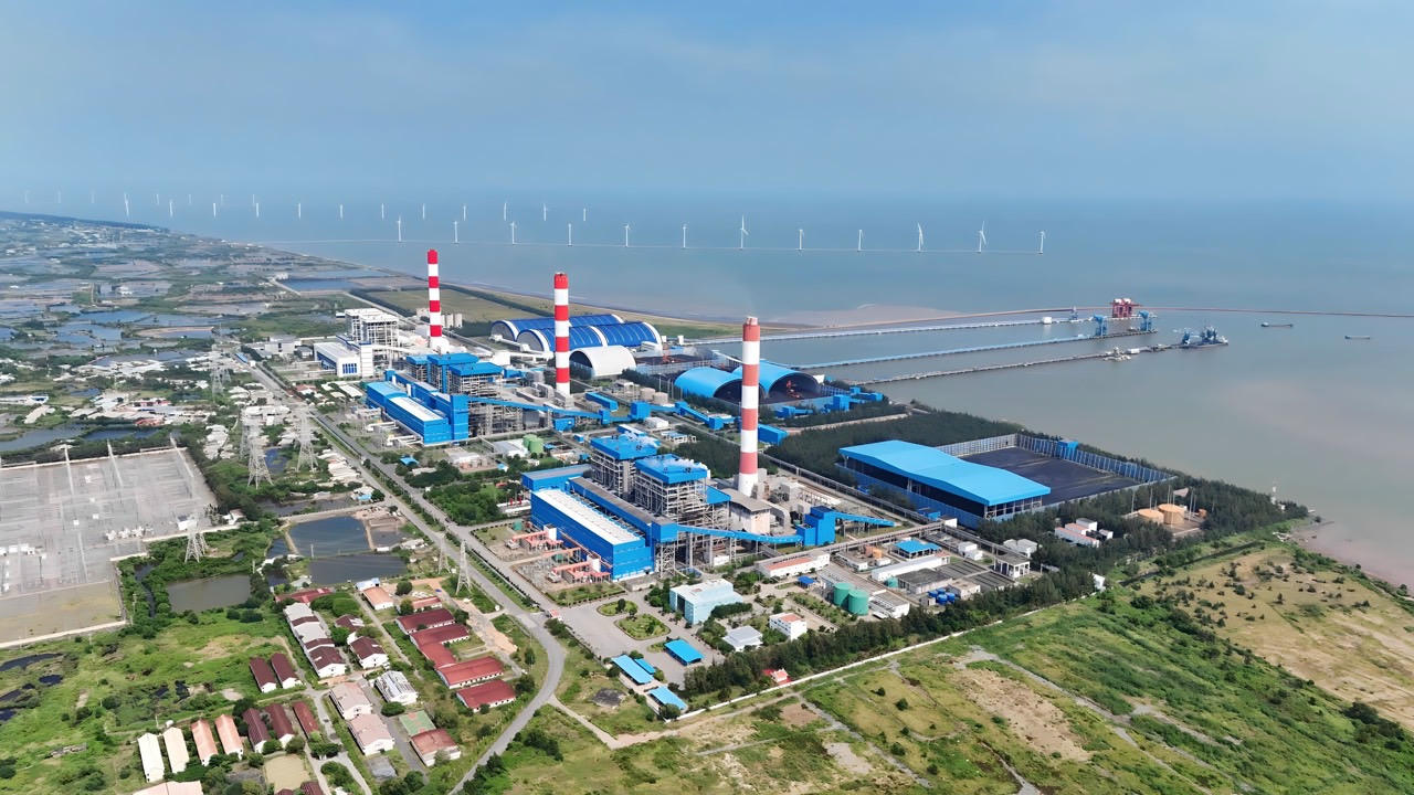 Toàn cảnh Công ty Nhiệt điện Duyên Hải nhìn từ trên cao tại ấp Mù U, phường Duyên Hải, tỉnh Vĩnh Long. Ảnh: Trung Kiên. 