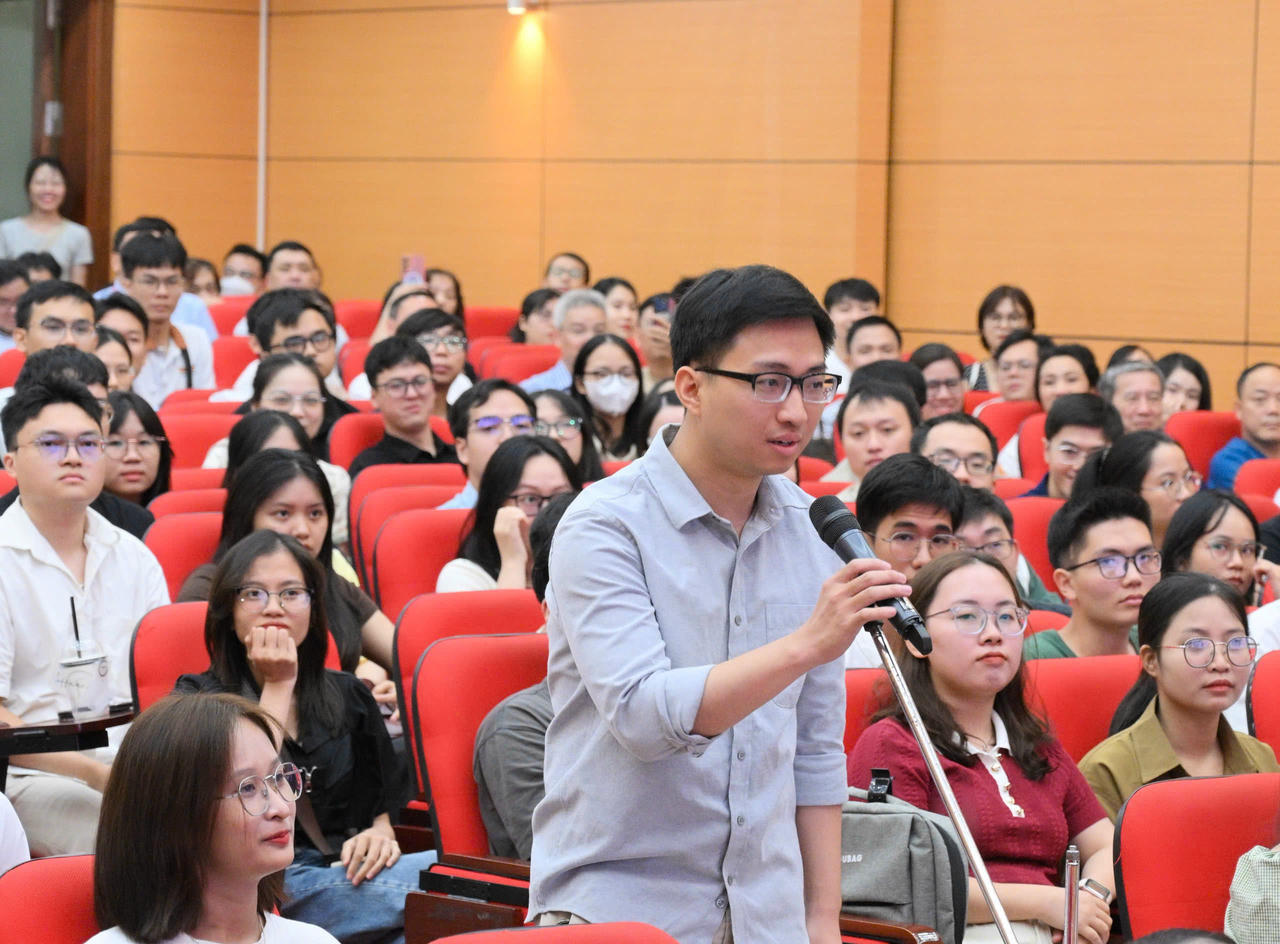 Tân bác sĩ nội trú Vũ Ngọc Duy - thủ khoa kỳ thi bác sĩ nội trú của trường Đại học Y Hà Nội lựa chọn chuyên ngành sản phụ khoa. Ảnh: ĐH Y Hà Nội cung cấp
