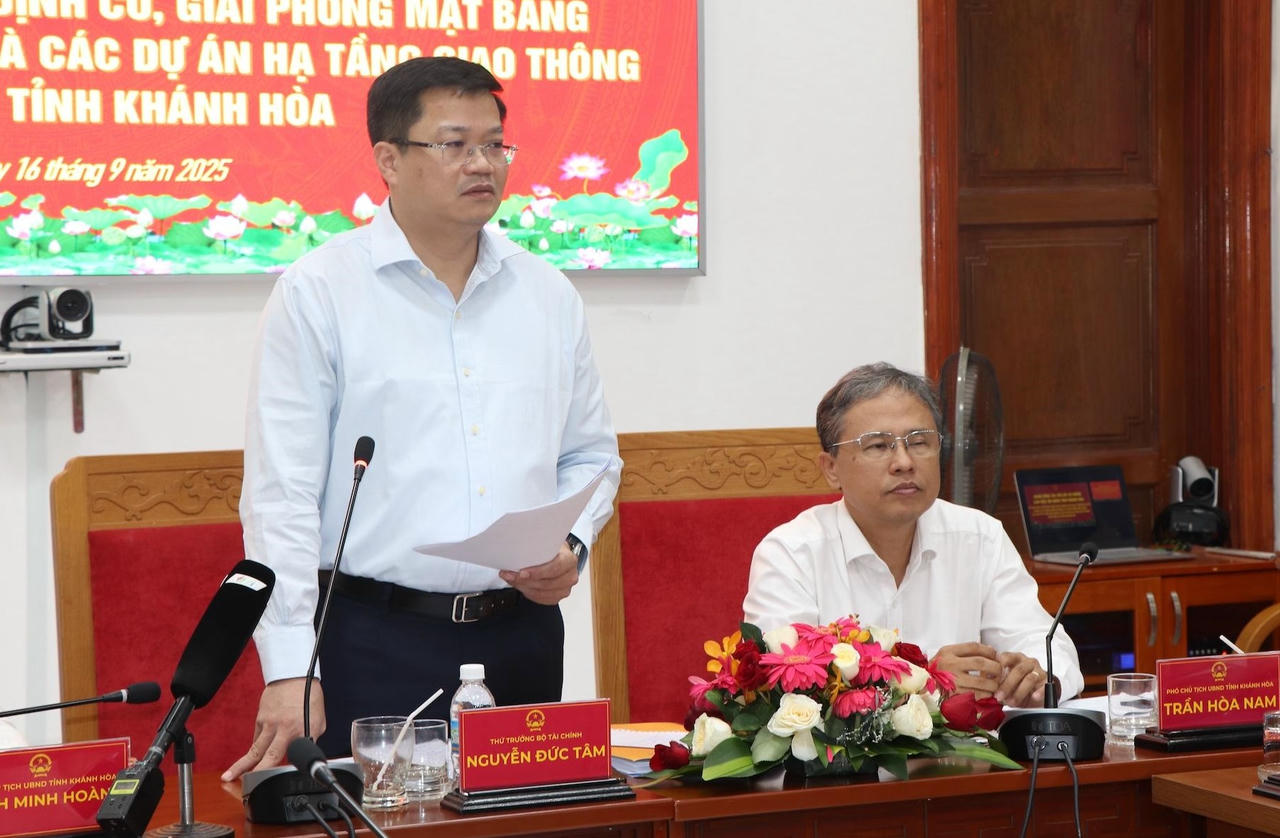 Thứ trưởng Bộ Tài chính Nguyễn Đức Tâm phát biểu tại buổi làm việc. Ảnh: H.D.