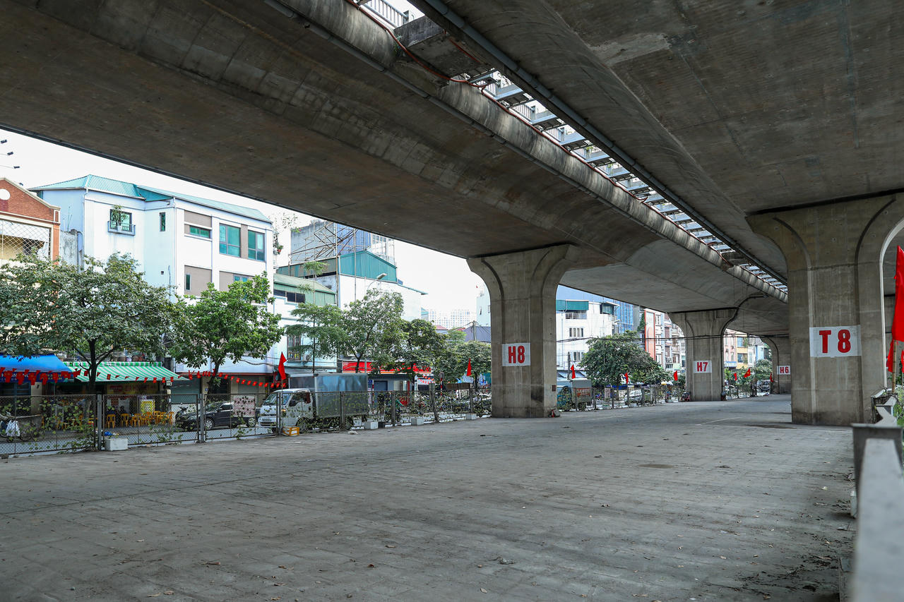 Tại cầu Vĩnh Tuy trụ T8, H8 đã được giải tỏa hết phương tiện.