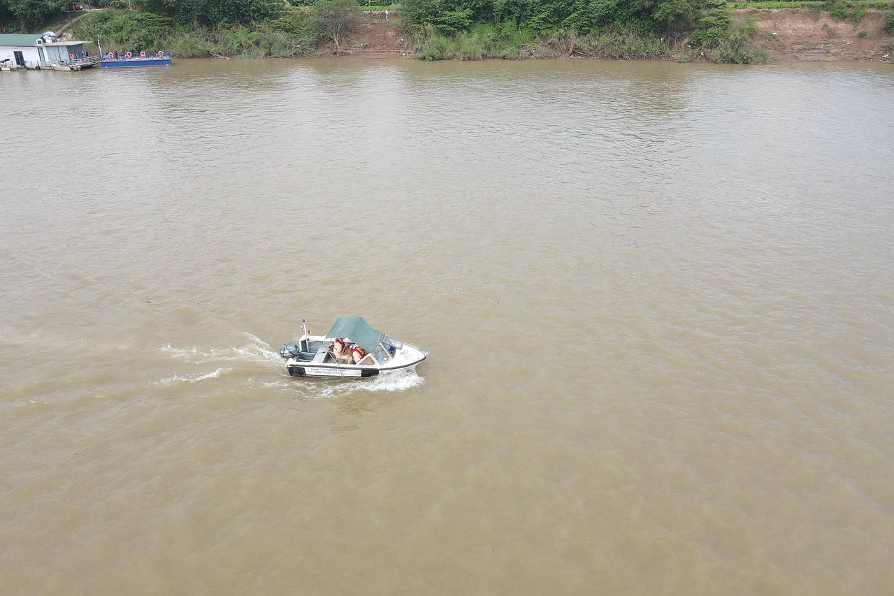 Chiều 19/9, tổ công tác thuộc Đội Cảnh sát đường thủy số 2 do Thiếu tá Đặng Minh Thành làm Tổ trưởng, thực hiện nhiệm vụ tuần tra, kiểm soát trên tuyến sông Hồng.