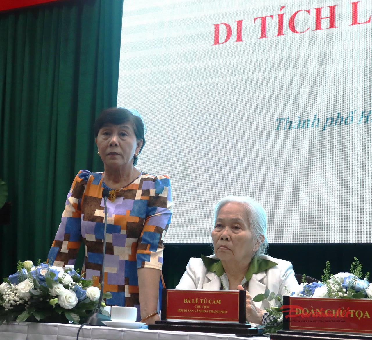 TS Nguyễn Thị Hậu - Tổng Thư ký Hội Khoa học Lịch sử TP Hồ Chí Minh phát biểu tại hội thảo. Ảnh: Hồng Phúc.