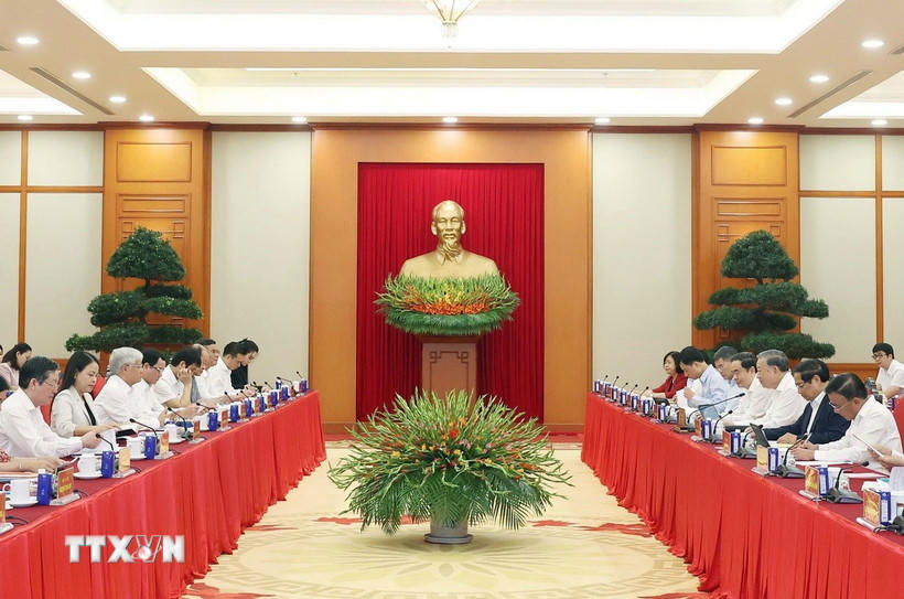 Tổng Bí thư Tô Lâm chủ trì cuộc làm việc của Bộ Chính trị với Ban Thường vụ Đảng ủy Mặt trận Tổ quốc, các đoàn thể Trung ương. (Ảnh: Thống Nhất/TTXVN).