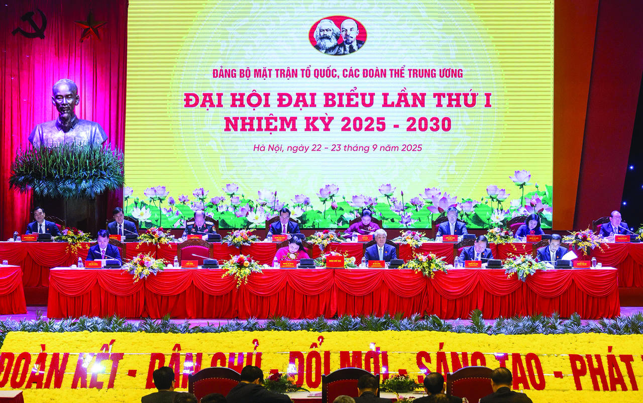 Đoàn Chủ tịch điều hành Đại hội. Ảnh: Quang Vinh.