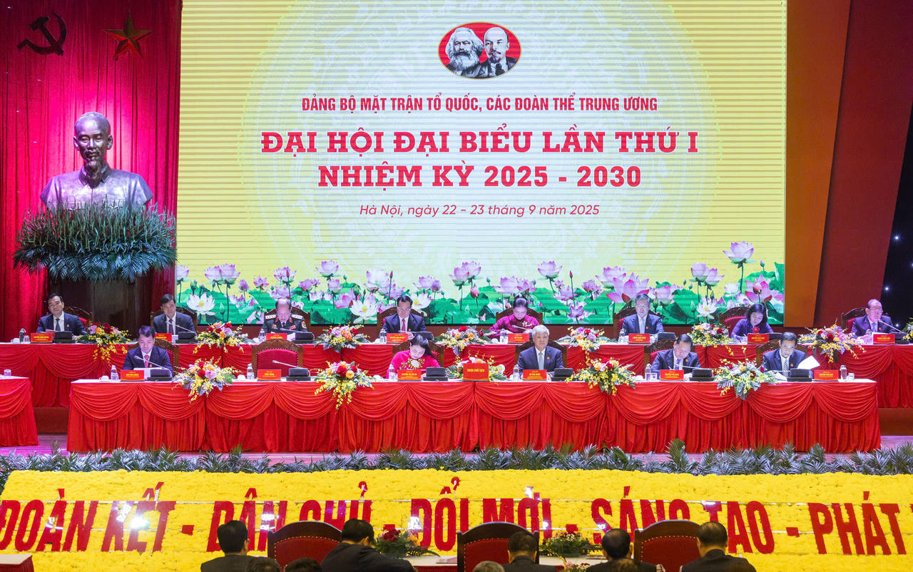 Đoàn Chủ tịch điều hành Đại hội. Ảnh: Quang Vinh.