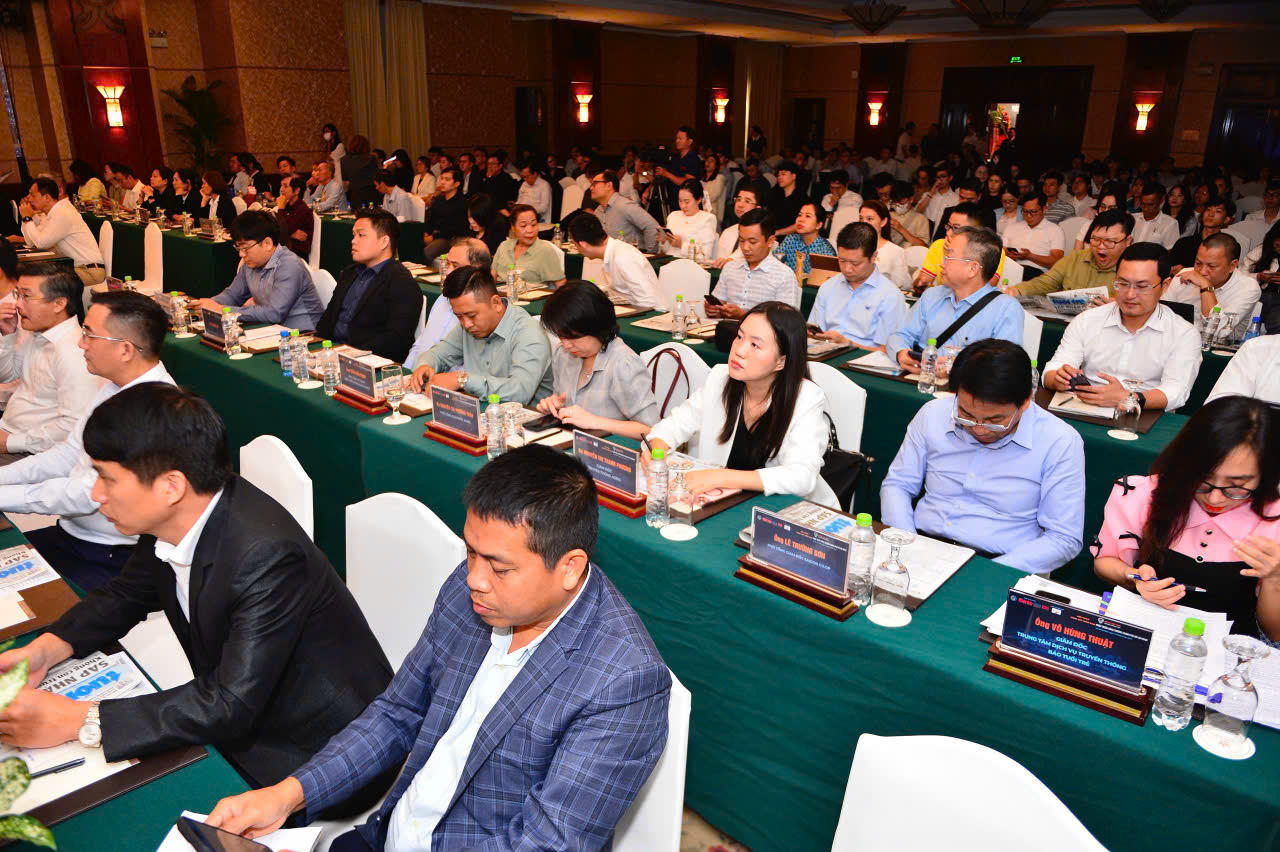 Diễn giả, doanh nghiệp tham dj hội thảo. Ảnh: Q.Đ.