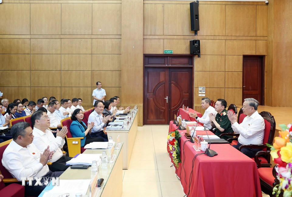 Tổng Bí thư Tô Lâm tiếp xúc cử tri trước Kỳ họp thứ mười, Quốc hội khóa XV. (Ảnh: Thống Nhất/TTXVN).