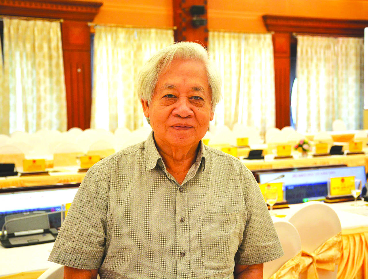 GS.TS Phạm Tất Dong .