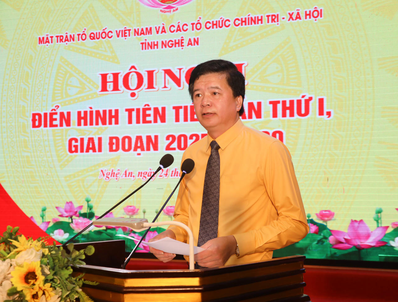 Ông Nguyễn Đình Hùng - Tỉnh uỷ viên, Phó Chủ tịch Thường trực Ủy ban MTTQ tỉnh Nghệ An phát biểu tại Hội nghị. Ảnh: Điền Bắc