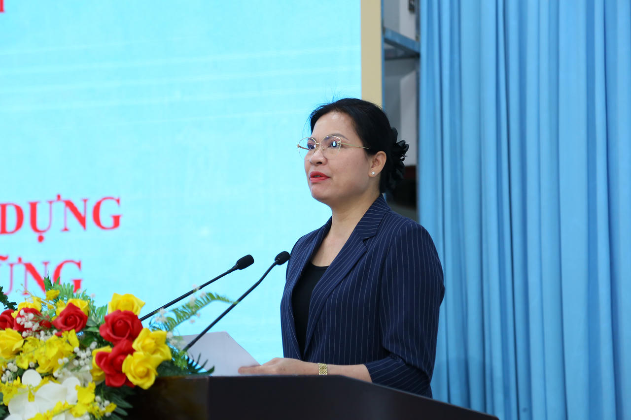 Phó Chủ tịch Ủy ban Trung ương MTTQ Việt Nam Hà Thị Nga phát biểu tại Hội nghị. (ảnh: Thanh Tiến)