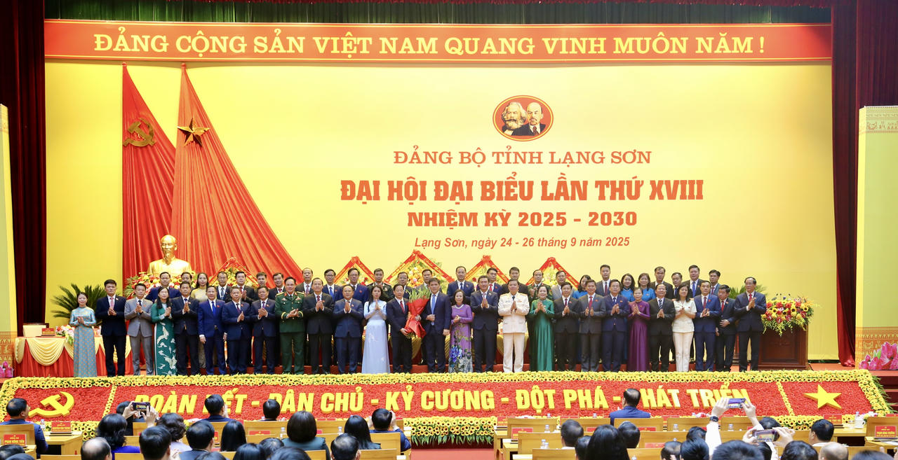  Ban Chấp hành Đảng bộ tỉnh Lạng Sơn khóa XVIII, nhiệm kỳ 2025-2030 ra mắt Đại hội. Ảnh: Ngọc Anh.