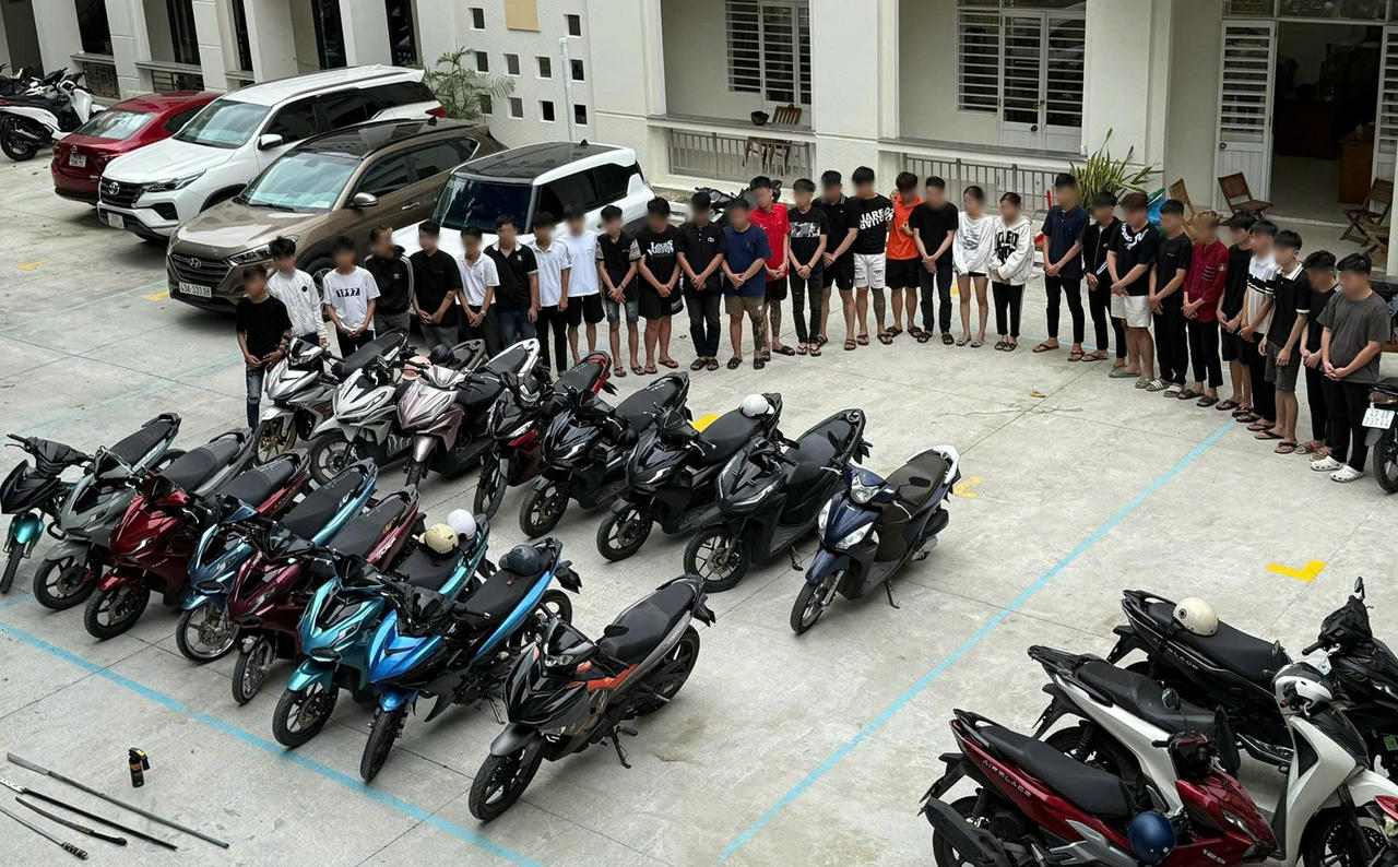 Lực lượng Công an TP Đà Nẵng bắt giữ
nhiều đối tượng gây rối trật tự. Ảnh: CV.