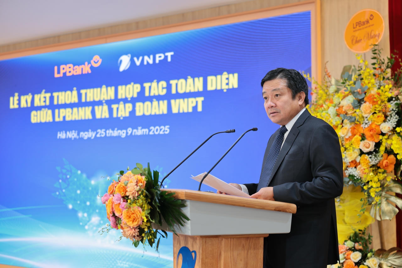 Ông Huỳnh Quang Liêm, Thành viên HĐTV kiêm Tổng Giám đốc Tập đoàn VNPT phát biểu tại sự kiện.