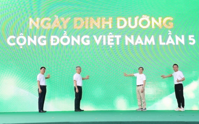 Các đại biểu bấm nút khai mạc Ngày Dinh dưỡng cộng đồng Việt Nam lần 5.