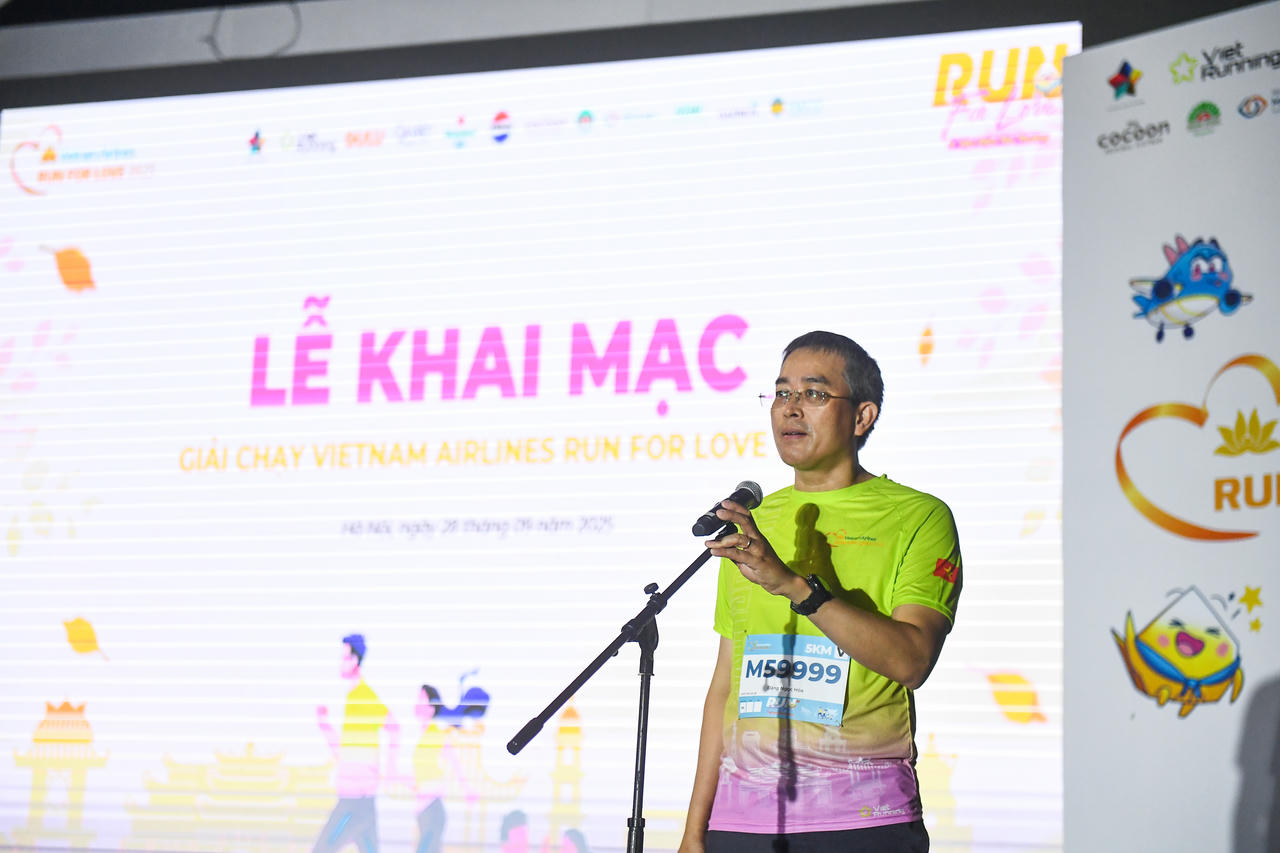 Ông Đặng Ngọc Hoà - CT HĐQT VNA phát biểu tại lễ Khai mạc giải chạy Run For Love 2025