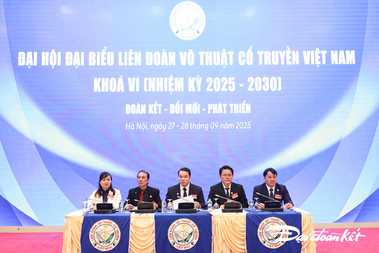 Đoàn Chủ tịch điều hành đại hội. Ảnh: Quang Vinh.
