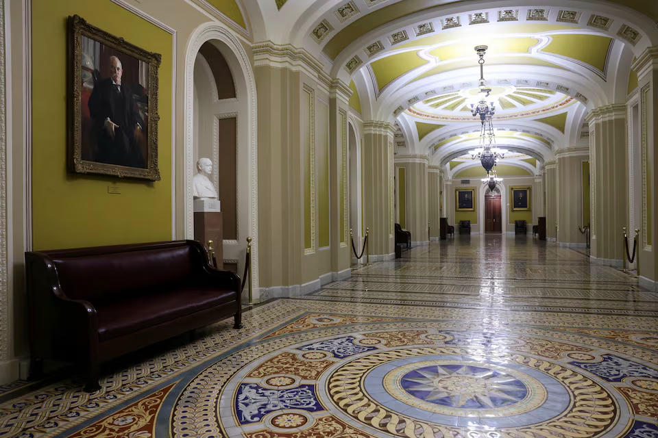 Hành lang bên ngoài phòng họp Thượng viện Mỹ tại Điện Capitol, Washington, D.C, Mỹ. Nguồn: Reuters.