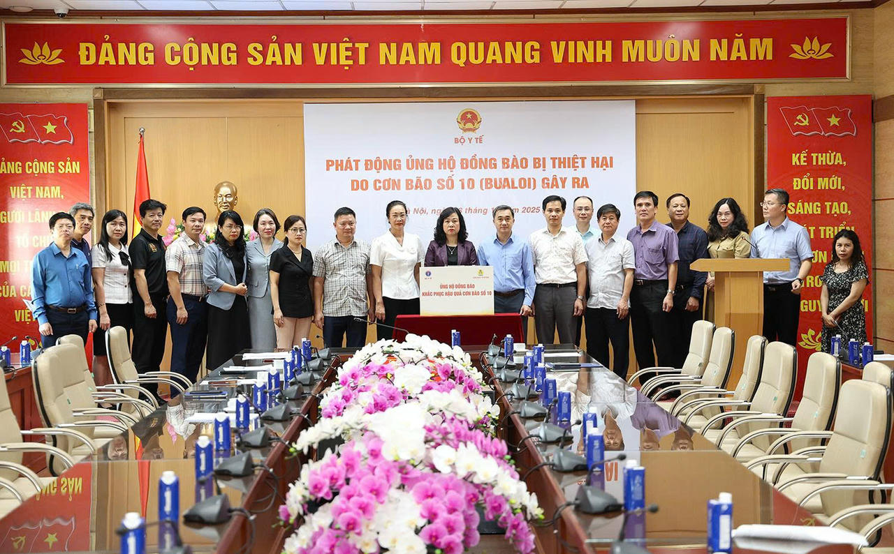 Cán bộ ngành y tế tại lễ phát động