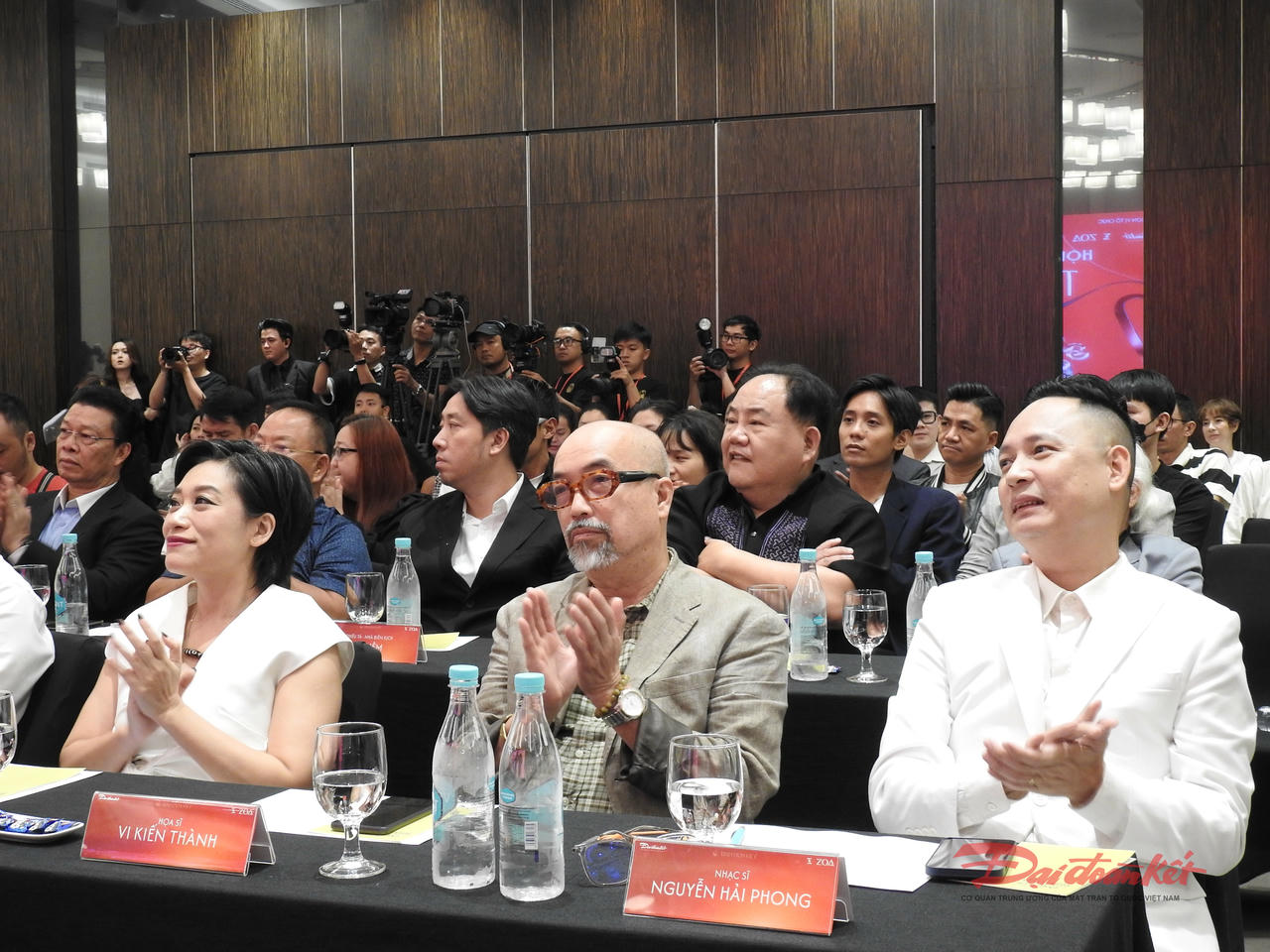 Hội đồng Ban Giám khảo của Giải thưởng Tinh hoa Việt quy tụ nhiều người có đóng góp tiêu biểu trong lĩnh vực văn hóa, nghệ thuật, giải trí của nước nhà. Ảnh: Đoàn Xá.