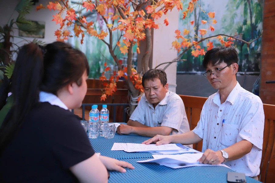 Đoàn công tác của Sở Y tế tỉnh Gia Lai
kiểm tra một nhà hàng tại phường Quy Nhơn Nam. Ảnh: CV.