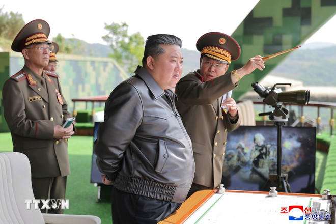 Nhà lãnh đạo Kim Jong Un giám sát các cuộc tập trận tác chiến đặc biệt của Quân đội Nhân dân Triều Tiên (KPA). (Ảnh: Yonhap/TTXVN).