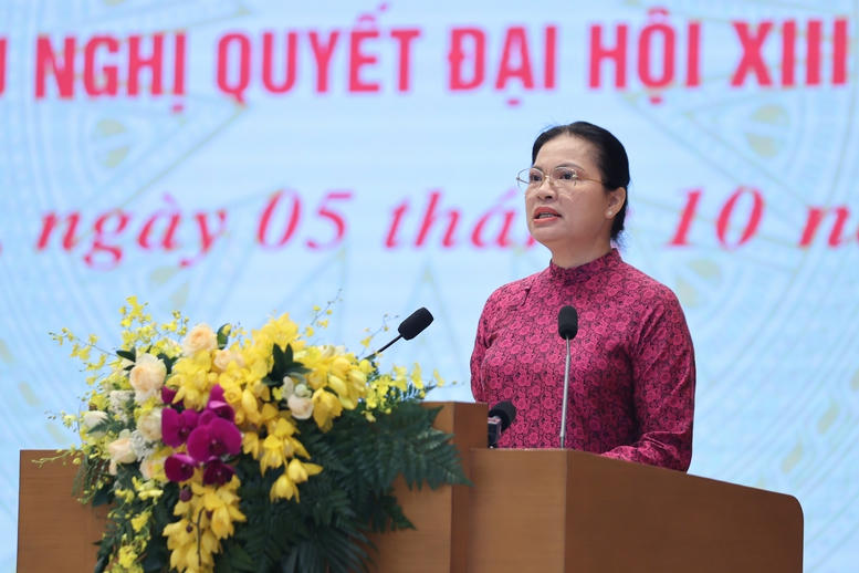 Phó Chủ tịch UBTƯ MTTQ Việt Nam Hà Thị Nga phát biểu hưởng ứng tại chương trình. Ảnh: Nhật Bắc.