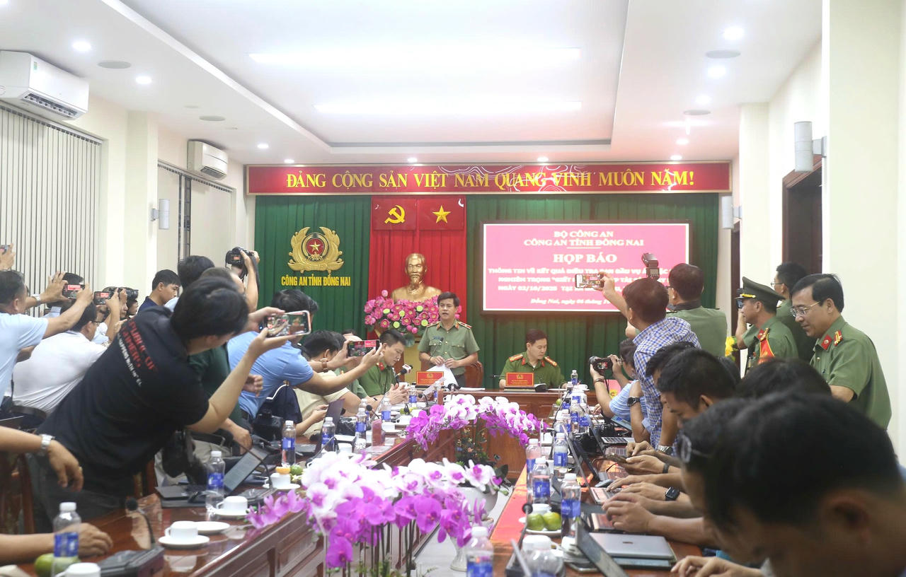 Buổi họp có khá đông
đại diện cơ quan báo chí Trung ương và địa phương tham dự đưa tin. Ảnh: H.B.