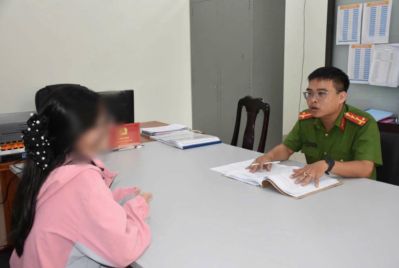 Công an phường Hội An Đông (TP Đà Nẵng) kịp thời phối hợp giải cứu một nạn nhân trong vụ “bắt cóc online”, tháng 8/2025. Ảnh: Công an Đà Nẵng