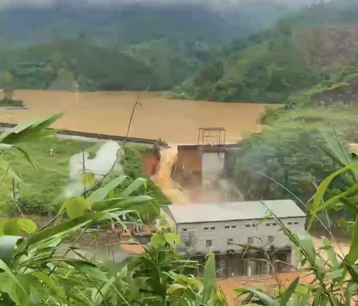 Đập Thủy điện Bắc Khê 1 bị vỡ. Ảnh: Nguyễn Quý.
