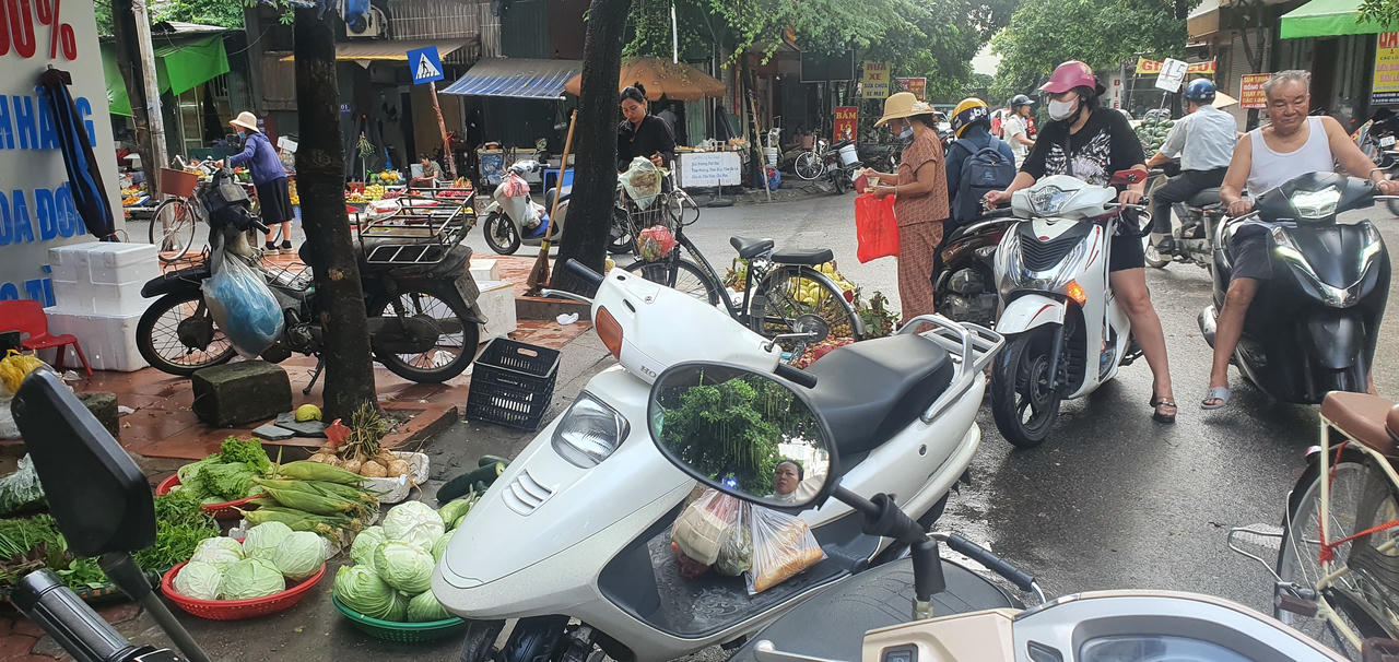 Giá rau xanh tăng mạnh trong sáng ngày 8/10.	Ảnh: H.H