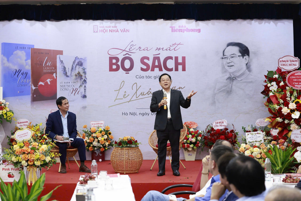 Nhà báo Lê Xuân Sơn chia sẻ tại lễ ra mắt