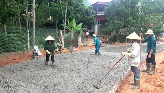 Người dân tỉnh Phú Thọ tích cực tham gia làm đường giao thông, xây dựng nông thôn mới. Ảnh: Linh Nguyễn. 