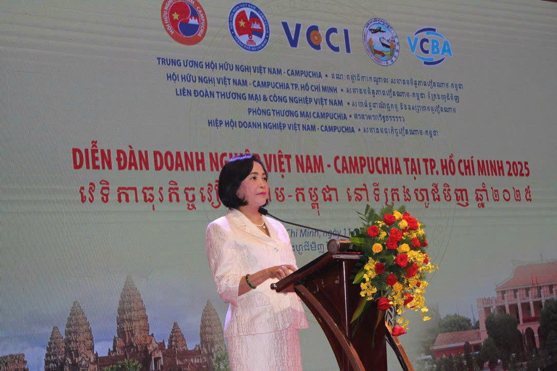 Bà Nguyễn Thị Thanh –Ủy viên Ban Chấp hành Trung ương Đảng, Phó Chủ tịch Quốc hội, Chủ tịch Hội Hữu nghị Việt Nam – Campuchia phát biểu.