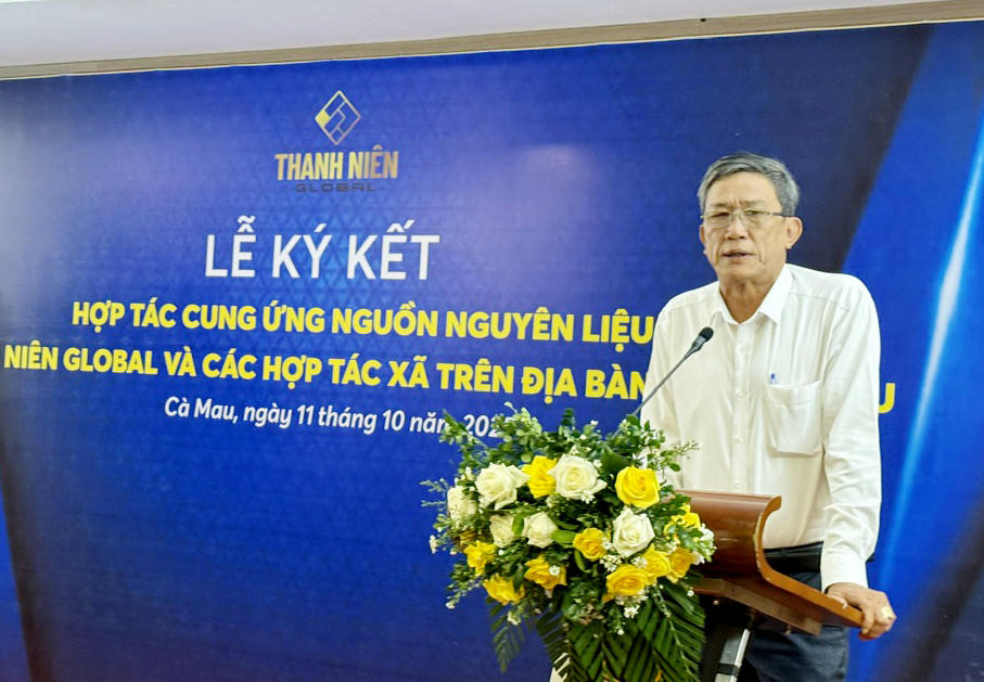 Ông Nguyễn Hoàng Ân - Chủ tịch HĐQT HTX Cua Cái Bát (Cà Mau) chia sẻ tại buổi ký kết. HTX cua Cái Bát cũng là đơn vị đầu tiên tạo mã vạch QR cho các con cua đi xuất khẩu nước ngoài. Ảnh Trung Kiên. 