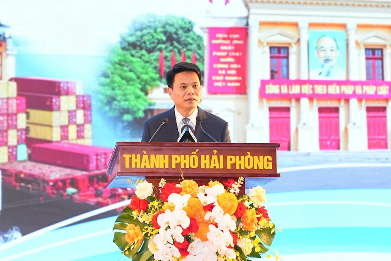 Chủ tịch UBND TP Hải Phòng Lê Ngọc Châu đánh giá cao đóng góp của đội ngũ doanh nhân thành phố. Ảnh Đàm Thanh.&nbsp;